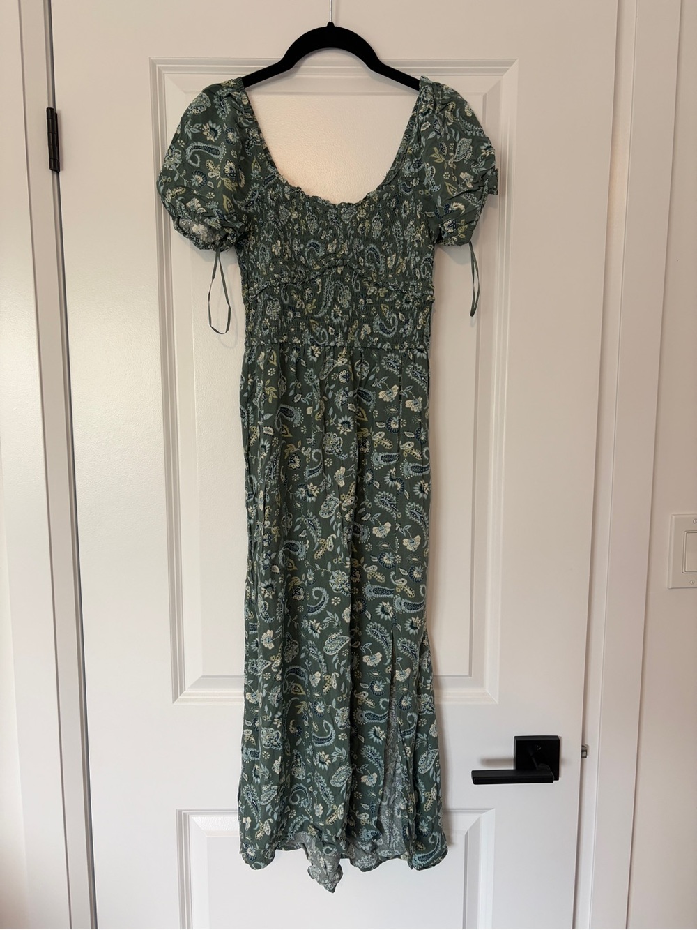 Hollister Green Paisley Midi Dress with Puff Sleeves